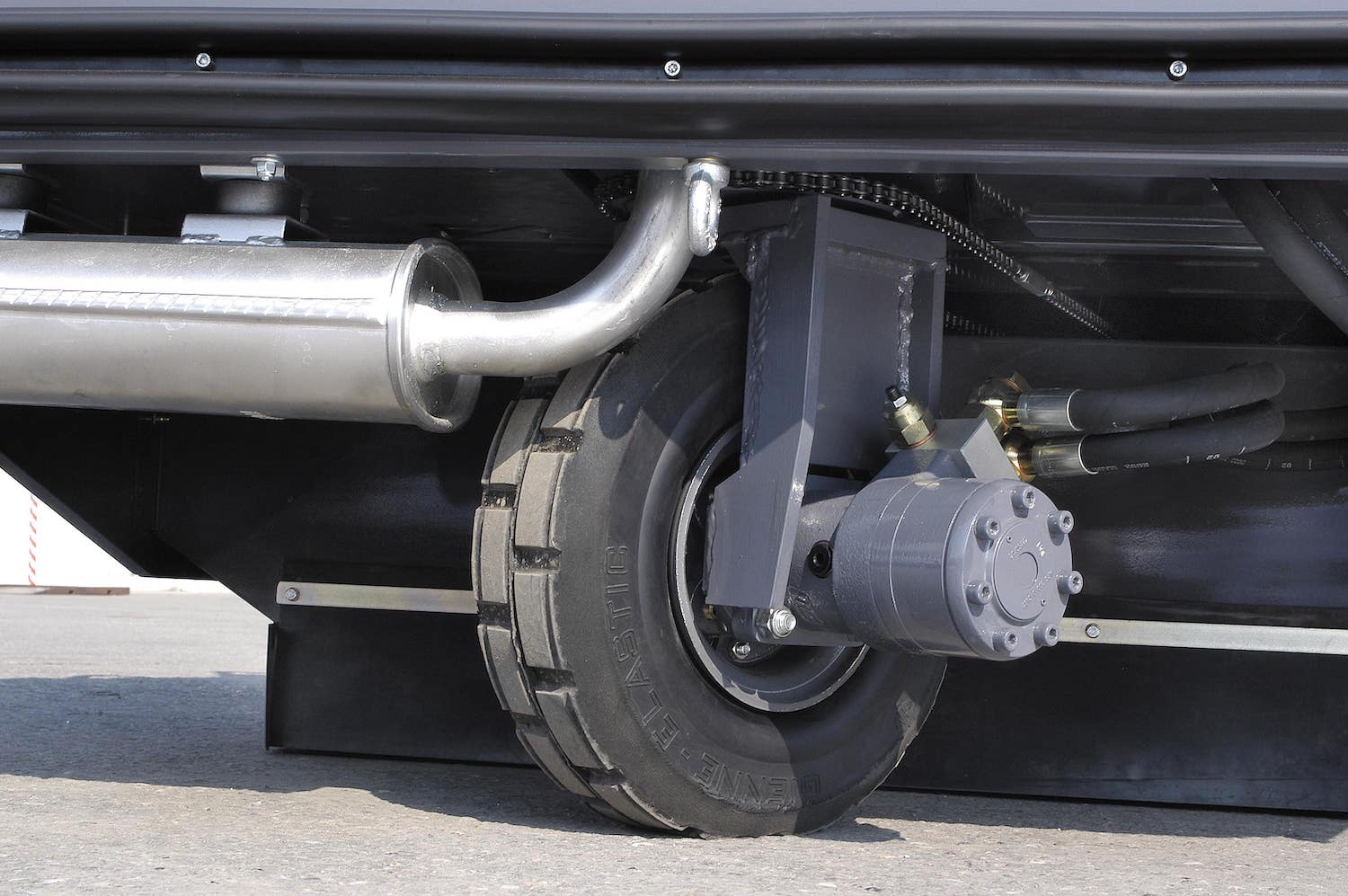 Dulevo 1300 floor sweeping machine