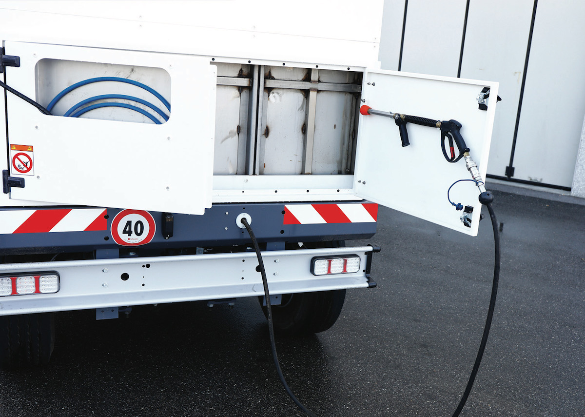 road cleaning machine