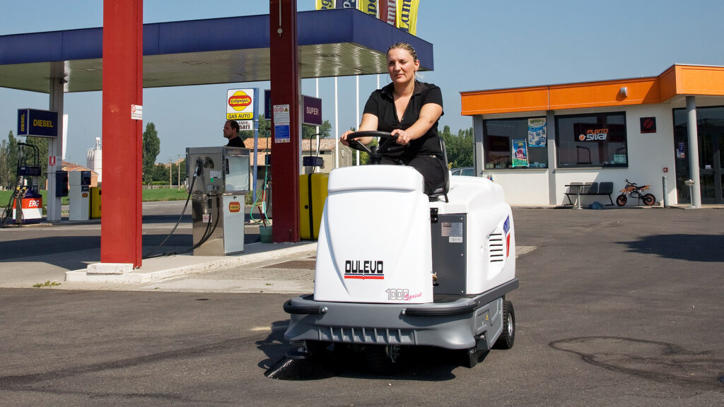 industrial floor cleaning machine
